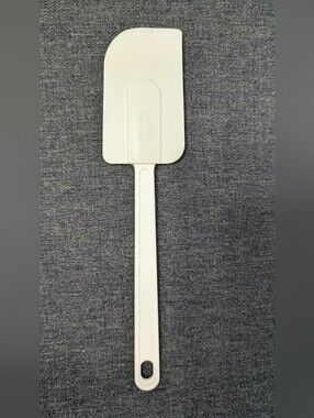 Vintage white Rubbermaid Scraper Spatula Rubber Pyrex Accessories
